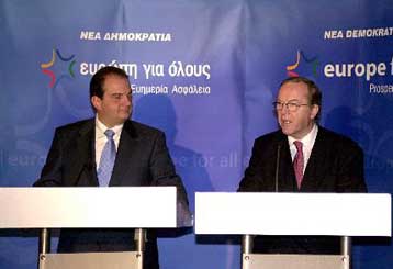 Βέβαιος για εκλογική νίκη ο Καραμανλής κατά την έναρξη εργασιών του προεδρείου του ΕΛΚ