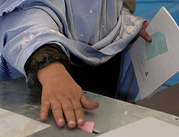 Μουλάς των Ταλιμπάν απειλεί με επιθέσεις όσους Αφγανούς πάρουν μέρος στις εκλογές