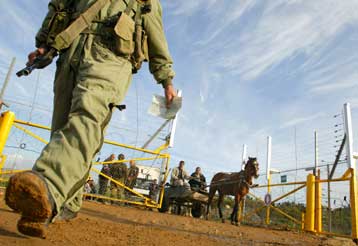 Προσήλωση στον «Οδικό Χάρτη» ζήτησαν από τον Σαρόν απεσταλμένοι του Τζορτζ Μπους