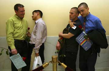 Κατά του γάμου μεταξύ ομοφυλοφίλων τάχθηκε ο Τζορτζ Μπους