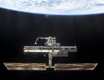 «Αδέσποτα» εξαρτήματα του Διεθνούς Διαστημικού Σταθμού προκαλούν ανησυχία