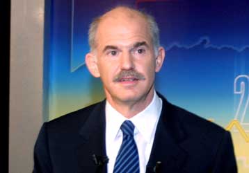 Ανοίγουμε το κόμμα, δεν αποποιούμαστε την ταυτότητά μας, δηλώνει ο Γ.Παπανδρέου