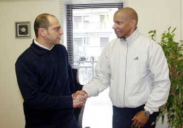 Στον Αρη για ακόμα δύο χρόνια ο Τσαρλς Μπάρτον