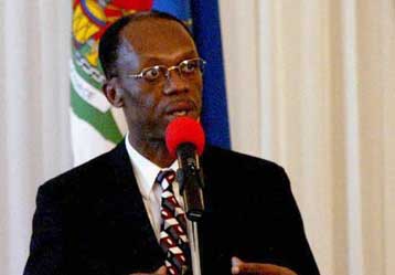 Δεν εγκαταλείπει την εξουσία της ταραγμένης Αϊτής ο Ζαν Μπερτράν Αριστίντ