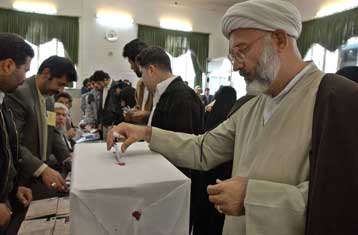 Εκλογές στο Ιράν, εν μέσω διαμάχης μεταρρυθμιστών – σκληροπυρηνικών