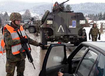 Επιδρομή των δυνάμεων του ΝΑΤΟ στο Πάλε της Βοσνίας για τον εντοπισμό του Κάρατζιτς