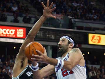 Πρώτοι στη βαθμολογία της Δύσης οι Τίμπεργουλβς μετά τη νίκη τους επί των Κινγκς