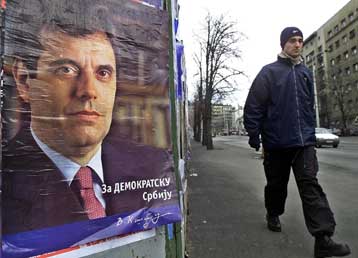 Κυβέρνηση μειοψηφίας με τους Σοσιαλιστές σχηματίζει στη Σερβία ο Κοστούνιτσα