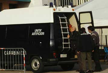 Έκρηξη παγιδεμένου δέματος στην Περούτζια με έναν αστυνομικό σοβαρά τραυματισμένο