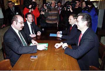 Ορατό το ενδεχόμενο συμφωνίας το Σάββατο για τις τηλεοπτικές αναμετρήσεις των αρχηγών