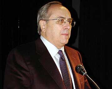 Ντιμπέιτ με όλους τους πολιτικούς αρχηγούς ζητεί ο Ν.Κωνσταντόπουλος