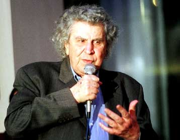 Έκκληση στους ψηφοφόρους να ενισχύσουν την Αριστερά απηύθυνε ο Μίκης Θεοδωράκης