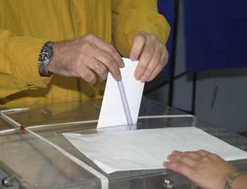 Είκοσι δύο κόμματα, συνδυασμοί και μεμονωμένοι υποψήφιοι διεκδικούν την ψήφο μας