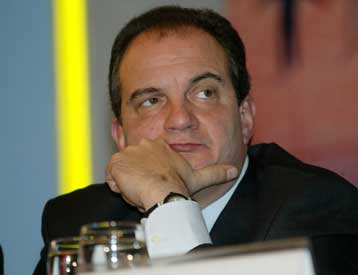 «Συμφωνώ μαζί σου» απαντά ο Κ.Καραμανλής στον Ν.Κωνσταντόπουλο για το ντιμπέιτ