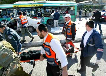 Χτύπημα καμικάζι σε λεωφορείο της Ιερουσαλήμ – Οκτώ νεκροί και δεκάδες τραυματίες