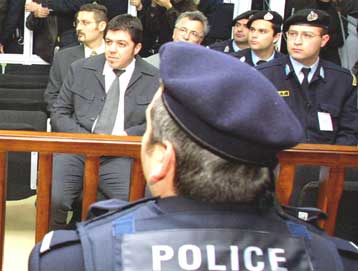 Ανταμοίβονται οι άνδρες της ΕΛ.ΑΣ. που συνέβαλαν στην εξάρθρωση της 17Ν