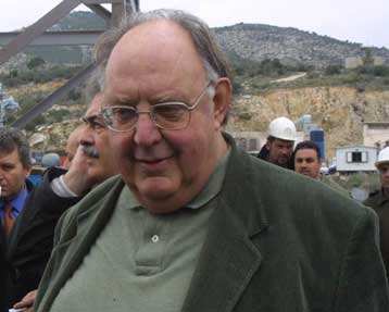 Αντιπαράθεση του Θεόδωρου Πάγκαλου με απολυμένους της Softex στη Δράμα