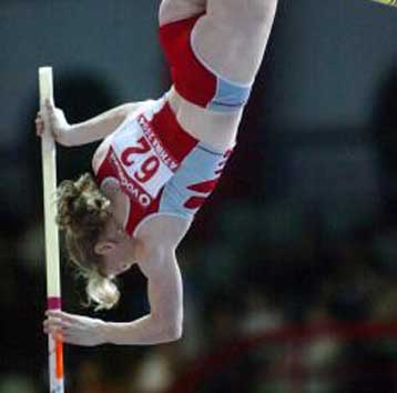 Η Φεοφάνοβα πέτυχε παγκόσμιο ρεκόρ στην Παιανία, νίκησε την Ισινμπάγιεβα