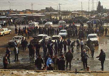 Δέκα νεκροί από επίθεση αυτοκτονίας στο Κιρκούκ – Στη Βαγδάτη ο Ντόναλντ Ράμσφελντ