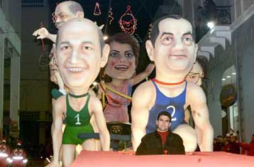 Πέταγμα χαρταετού και γλέντι την Καθαρά Δευτέρα μετά το κάψιμο του βασιλιά Καρνάβαλου