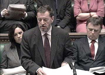 Χωρίς κράτος πρόνοιας για 2 χρόνια στη Βρετανία οι εργάτες από τις 10 νέες χώρες-μέλη