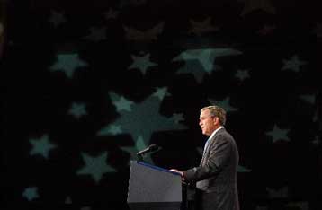 Ασάφεια θέσεων καταλογίζει σε Δημοκρατικούς και Τζον Κέρι ο Τζορτζ Ο.Μπους