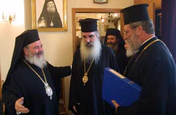 Σύμπνοια απόψεων του μητροπολίτη Πάφου με τον αρχιεπίσκοπο Χριστόδουλο για το Κυπριακό