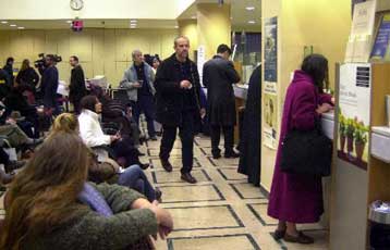 Πάνω από 1 δισ. ευρώ οι εγγραφές για τη νέα έκδοση των λαϊκών ομολόγων