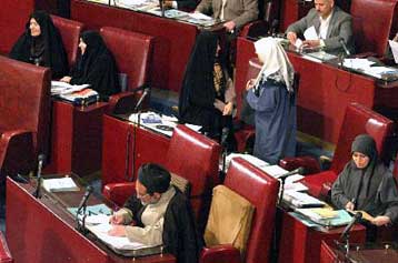 Απαράδεκτα κατά την Τεχεράνη τα σχόλια ΕΕ και ΗΠΑ για τις βουλευτικές εκλογές