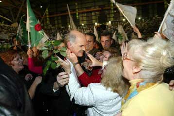 Οι γυναίκες στα κέντρα των αποφάσεων, δεσμεύτηκε ο Γιώργος Παπανδρέου