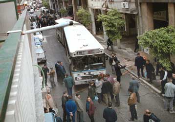 Αίσιο τέλος στην ομηρία οδηγού λεωφορείου από ένοπλο έδωσε η αστυνομία