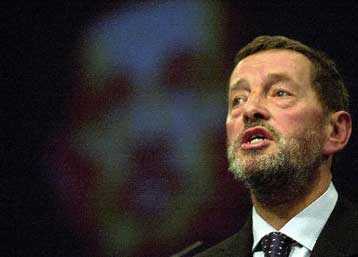 Αυστηρότερη νομοθεσία κατά της τρομοκρατίας εισηγείται ο υπ.Εσωτερικών της Βρετανίας