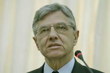 Συνάντηση Γιαννίτση με τους συγγενείς των ναυτικών που κρατούνται στο Πακιστάν