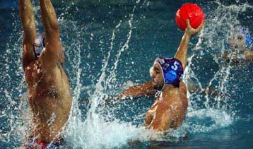 Συνεχίζει την προέλαση στην Α1 πόλο ο Ολυμπιακός, δυσκολεύτηκε η Χίος