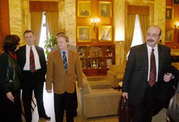 Παρασκήνιο και συνέπειες από τις διαβουλεύσεις για την τηλεοπτική συζήτηση των «πέντε»