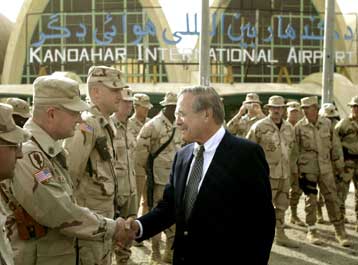 Νέα αιματηρή επίθεση στην Καμπούλ, λίγο πριν την άφιξη του Ντόναλντ Ράμσφελντ