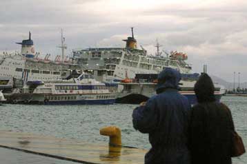 Αστατος ο καιρός έως και τη Δευτέρα – Προβλήματα στα δρομολόγια των πλοίων