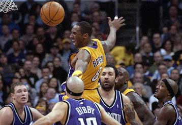 «Βασιλιάς» Στογιάκοβιτς στην άλωση του Staples Center από το Σακραμέντο