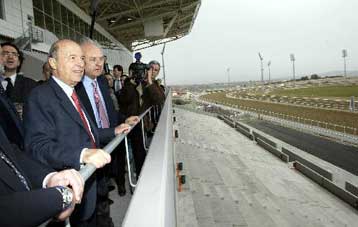 Ενθουσιασμένος ο Κώστας Σημίτης από το Ολυμπιακό Ιππικό Κέντρο