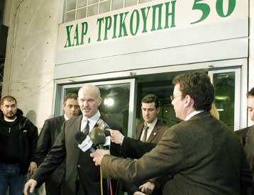 Σύσκεψη στη Χ.Τρικούπη υπό τον Γ.Παπανδρέου για τις τελευταίες ημέρες έως τις εκλογές