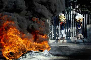 Προειδοποίηση των ΗΠΑ προς Αριστίντ και αντάρτες για την αποφυγή αιματοχυσίας