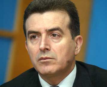 Οι πολίτες θα κρίνουν με ποιον θα πάει μπροστά η χώρα, υπογραμμίζει ο Μ.Χρυσοχοΐδης