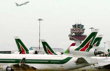 Αποπέμφθηκε ο επικεφαλής της Alitalia – «Όχι» Μπερλουσκόνι στις 2.700 απολύσεις