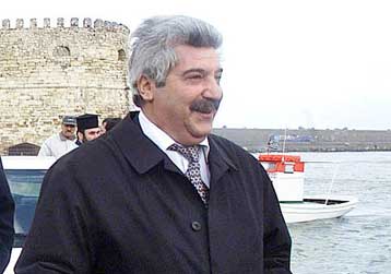 Να ξεκαθαρίσει τις εις βάρος του καταγγελίες ζητά το ΠΑΣΟΚ από τον Στ.Βρέντζο