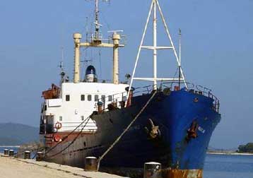 Τρεις ρουκέτες εντοπίστηκαν στο φορτηγό πλοίο Balkan Star στη Σύρο