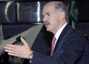 Τη χορήγηση ΕΚΑΣ και στους συνταξιούχους του ΟΓΑ εξήγγειλε ο Γ.Παπανδρέου