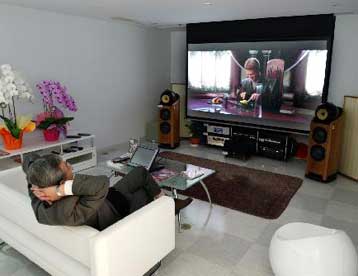 Tηλεόραση που γίνεται καθρέπτης στη βρετανική αγορά από το Μάρτιο