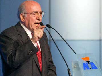 Για διολίσθηση σε διχαστικά διλήμματα κατηγόρησε τον Γ.Παπανδρέου ο Γιώργος Σουφλιάς