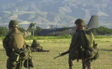 Υπό ζητωκραυγές η είσοδος των ανταρτών στο κέντρο της πρωτεύουσας της Αϊτής