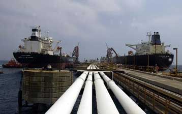 Στα ύψη η τιμή του πετρελαίου λόγω χαμηλών αμερικανικών αποθεμάτων και υψηλής ζήτησης